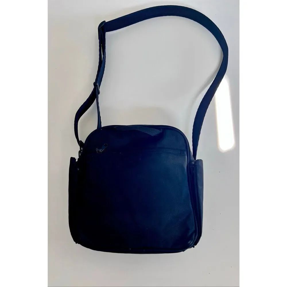 Pacsafe Metrosafe 200 Anti-Theft Compact Crossbody Bag Pb001 Shoulder Bag Black — image 3 of 8